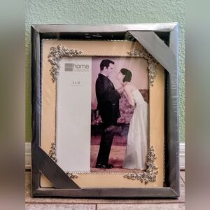 Elegant Silver and Black Photo Frame